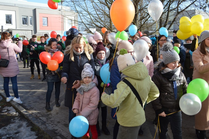 Balony z marzeniami odleciały w niebo. Fundacja "Pomóż Im" świętuje Dzień Dziecka z Chorobą Nowotworową [galeria]