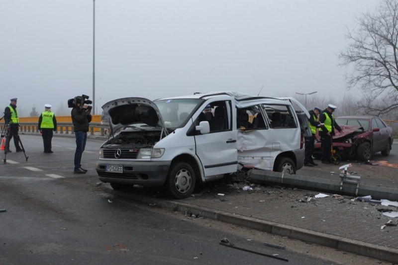 Wypadek busa w Poznaniu. 10 osób rannych