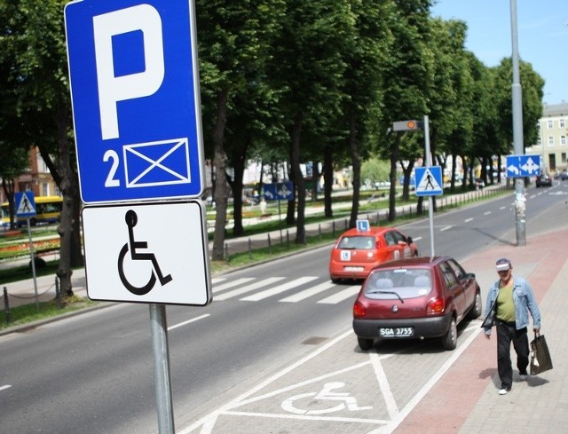 Nowe miejsce dla osób niepełnosprawnych przy al. Sienkiewicza.