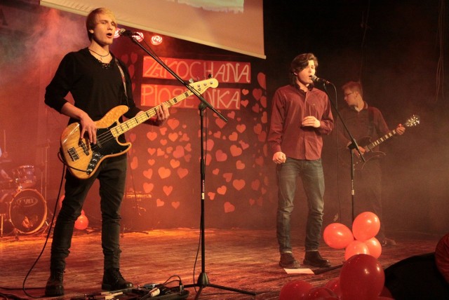 Gościem specjalnym na VI Festiwalu "Zakochana piosenka&#8221; był zespół Night Force, złożony z uczniów różnych radomskich szkół.