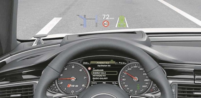 Osoby rozważające zakup SUV-a chcą mieć wyświetlacz head-up display, wyświetlający informacje dla kierowcy na szybie auta