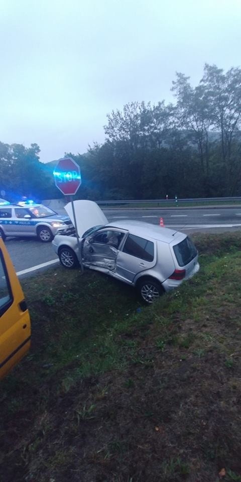 Wypadek na drodze krajowej nr 8. Trzy osoby ranne [FOTO]