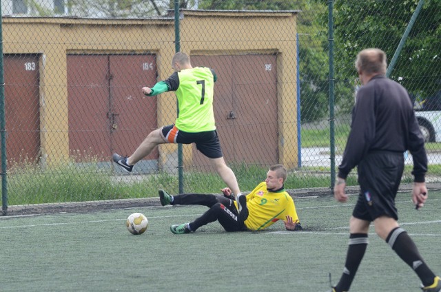 Walka w parterze opłaciła się zawodnikom reprezentującym osiedle Pułanki, którzy wygrali turniej piłki nożnej.