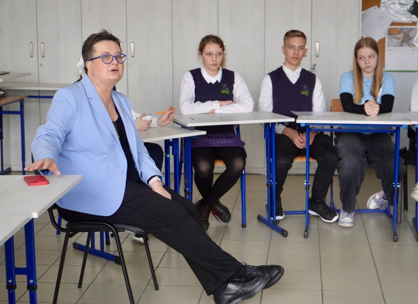 Wiceministra Katarzyna Lubnauer z wizytą w Kielcach. Zobaczcie nowe zdjęcia ze spotkania z uczniami Akademickiej Szkoły Podstawowej