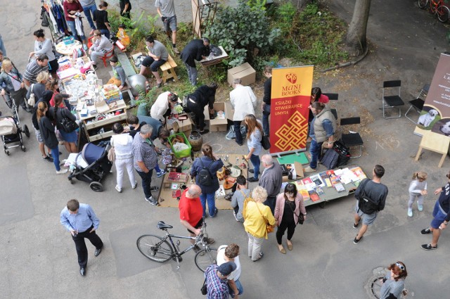 Otwarty Market Jeżyce: Ruszył pchli targ przy Wawrzyniaka