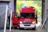 Pożar w zajezdni tramwajowej na Fortecznej w Poznaniu. Pięć zastępów straży na miejscu