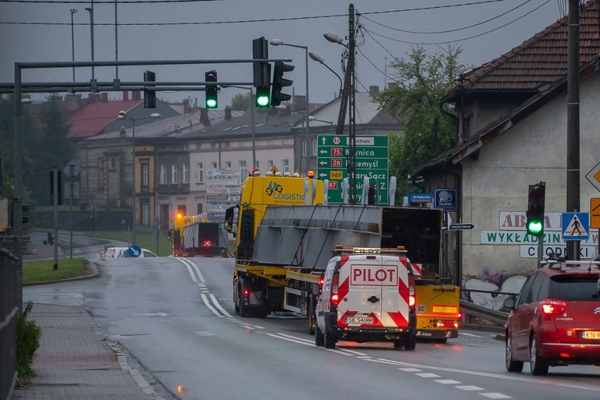 Nowy Sącz. Pierwsze elementy Mostu Heleńskiego już dotarły