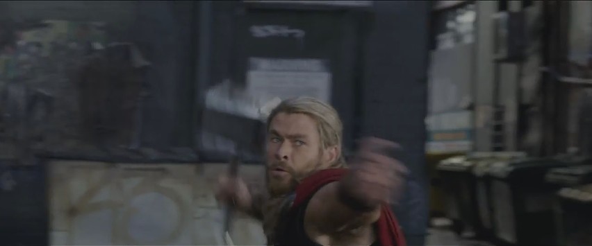 "Thor: Ragnarok". Thor i Hulk urządzają sobie pogawędkę. Nowy zwiastun! [WIDEO+ZDJĘCIA]