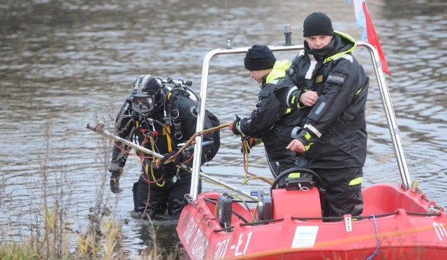 Przy brzegu Wisły w Nowych Dobrach (gmina Chełmno) znaleziono ciało 18-latka. Policja potwierdza, że ciało należy do młodego mieszkańca wsi Klamry, który zaginał w środę wieczorem.Więcej informacji na kolejnej stronie >>>