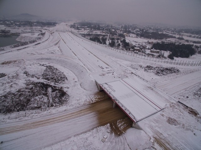 Odcinek F, będący autostradową obwodnicą Częstochowy ma największe opóźnienia w budowie. Buduje go włoska firma Salini. Zdjęcia z połowy grudnia 2018 r.