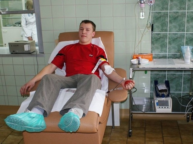 Uczniowie tarnobrzeskiego Zespołu Szkół Ponadgimnazjalnych numer 3 stworzyli prężnie działający klub krwiodawstwa. Jego członkowie regularnie pojawiają się w Oddziale Terenowym Regionalnego Centrum Krwiodawstwa i Krwiolecznictwa w Tarnobrzegu.