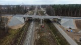 Szepietowo. Trwają prace przy przebudowie stacji kolejowej. Powstaje nowy wiadukt nad torami linii Białystok-Warszawa