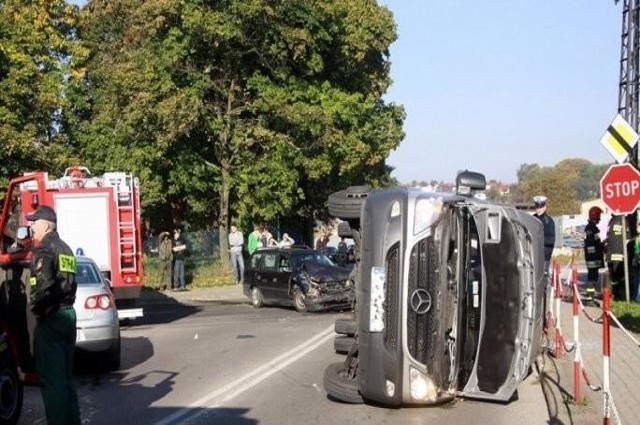 Wypadek autokaru z uczniami ze Słupska. 13 dzieci w szpitalu.