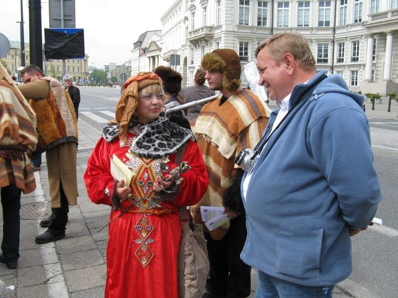 Na Placu Teatralnym w centrum stolicy odbyl sie festyn ph....