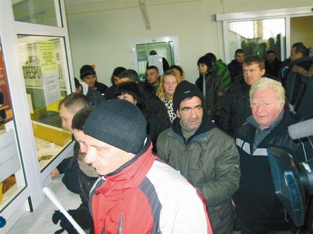 W środę kupcy okupowali biuro podawcze urzędu, składając swoje petycje do władz Nysy. Handlujący przymierzają się też do blokady ronda na drodze krajowej biegnącej ulicą Bema. (fot. Klaudia Bochenek)