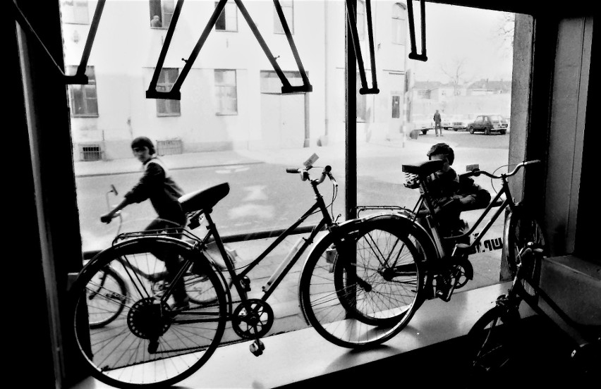 Przez wiele dziesięcioleci sklep rowerowy na ul. Grodzkiej...