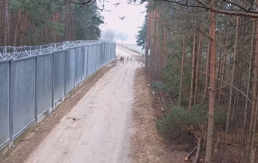 W ochronie polskich funkcjonariuszy pomogła zapora na...