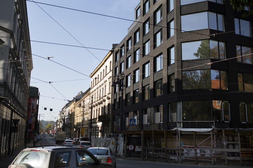 Biurowiec na rogu Piłsudskiego i Straszewskiego. Budynek...