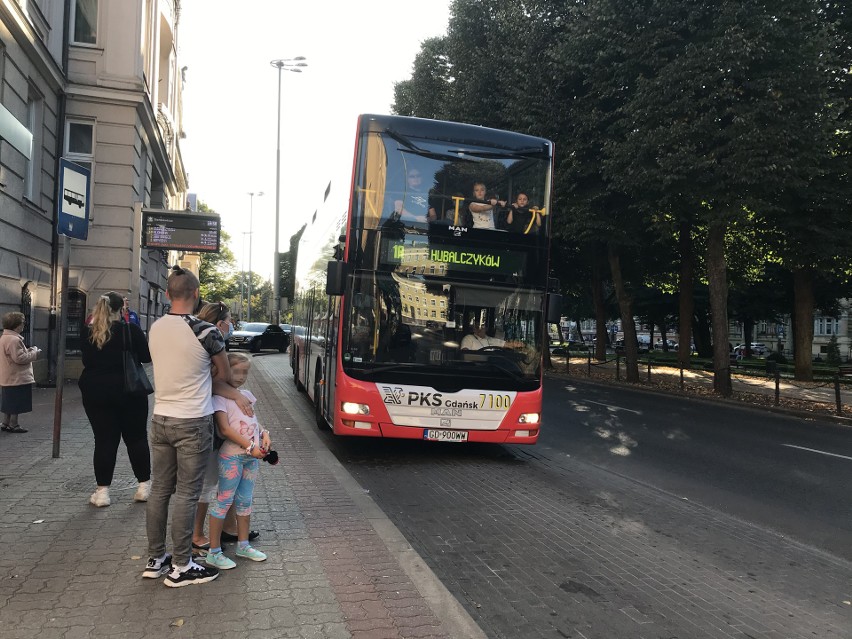Po ulicach Słupska jeździ piętrowy autobus [ZDJĘCIA]