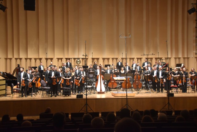 Filharmonia Gorzowska ma widownię na 598 miejsc - w części głównej, na balkonie i w loży prezydenckiej.