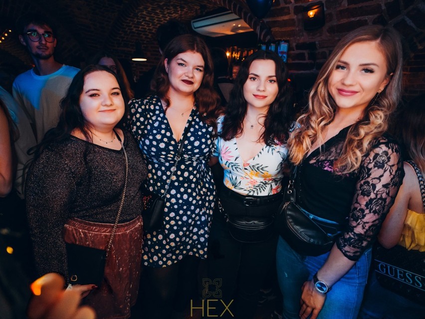 Imprezy w Hex Club Toruń przyciągają głównie fanów muzyki...