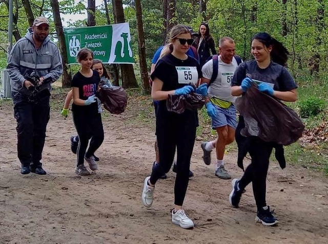 Mistrzostwa w Ploggingu rozegrano w niedzielę [15.05.2022] w lesie Pietrasze