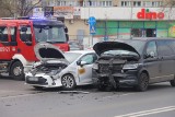 Wypadek w centrum Wrocławia przy Pasażu Zielińskiego. Bus zderzył się z taksówką. Utrudnienia w ruchu w stronę Powstańców Śląskich
