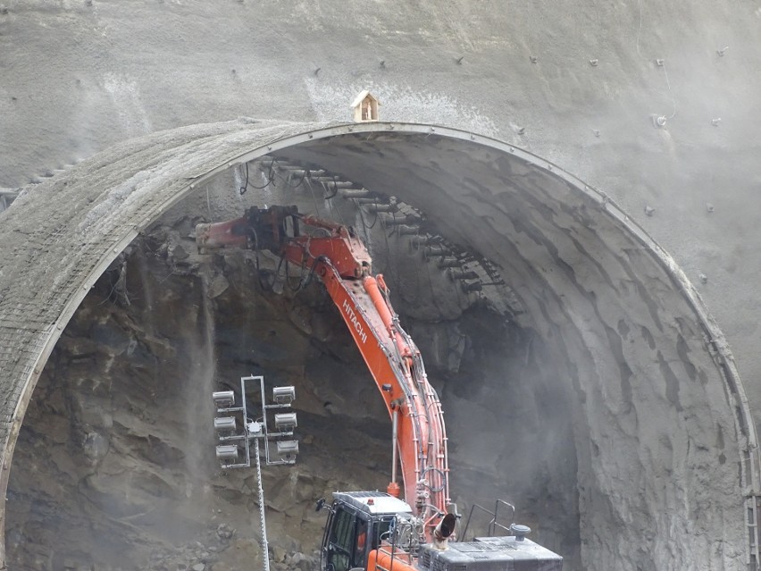 Zaczęli drążyć tunel pod Luboniem Małym [ZDJĘCIA]