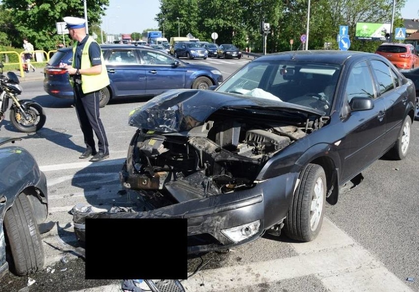 Wypadek w Wejherowie. Zderzenie dwóch samochodów na DK6. Trzy osoby ranne przewiezione do szpitala [ZDJĘCIA]