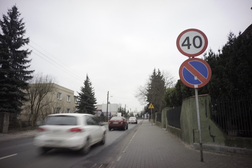 Poznań: Kierowcy nie zważają na znaki na ul. Malwowej