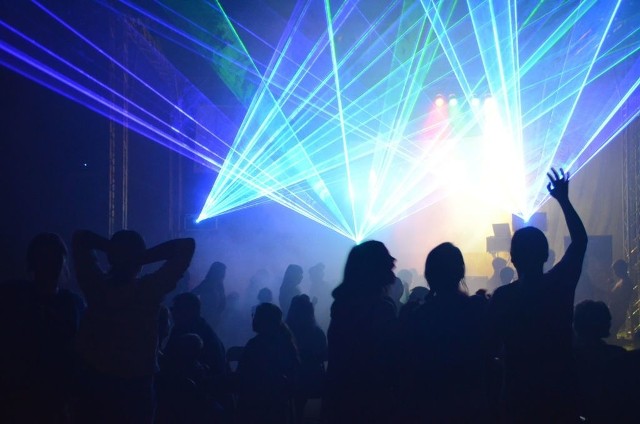 Muzykę elektroniczną w wykonaniu Roberta Kanaana ubarwiły pokazy laserowe. Widzowie byli pod wrażeniem.