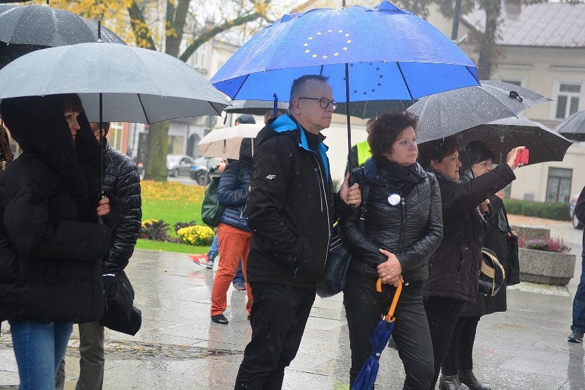 Protesty zwolenników i przeciwników zaostrzenia ustawy aborcyjnej w Radomiu