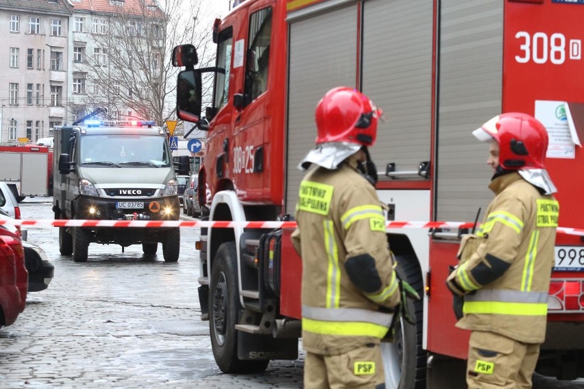 Zarobki w straży pożarnej 2020: ile zarabiają strażacy? Oto najnowsze STAWKI. Tak płacą za narażanie życia w Polsce!