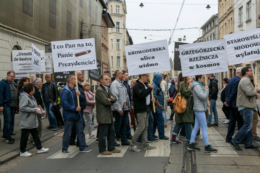 Protest na Krakowskiej, mieszkańcy zablokowali ulicę