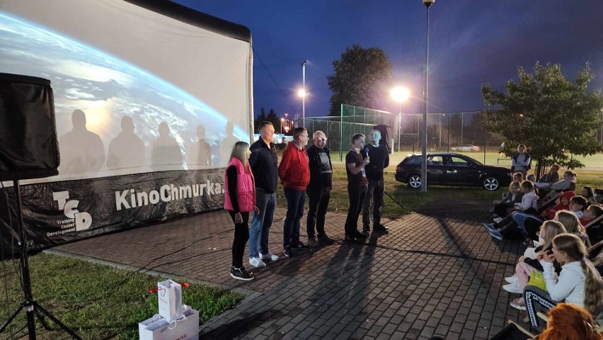 Kino pod chmurką w Ostrołęce. 31.08.2023 wyświetlono "Minionki". Kolejny seans już w niedzielę 3.09.2023