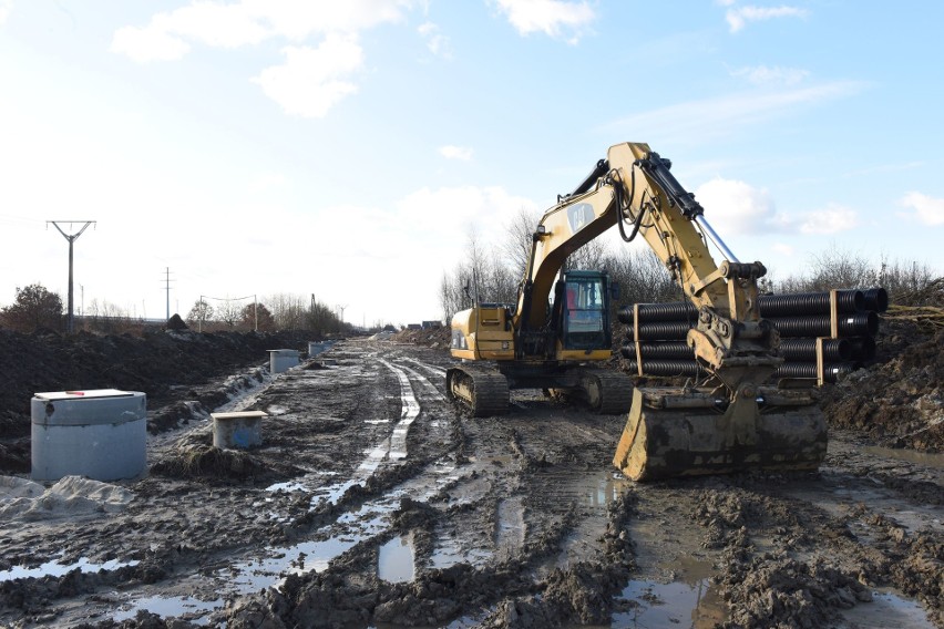 Nowa droga o długości ok. 1,5 km ma być gotowa latem 2021...