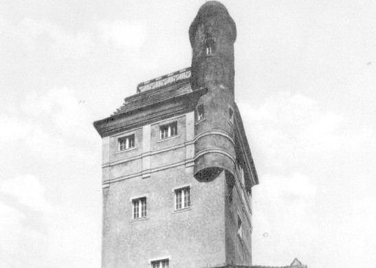 Sto lat temu nikt jeszcze nie wiedział, że w Dębnicy spłonie papiernia, ani że Wieża Bismarcka (na zdjęciu) naGórze Szubienicznej stanie się jedną z atrakcji turystycznych polskiego Lęborka.