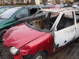 Podpalenia samochodów w Łodzi. Policja zatrzymała sprawców podpaleń samochodów na Górnej