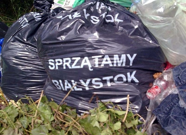 Dzieci dostałe specjalne worki z napisem "Sprzątamy Białystok"