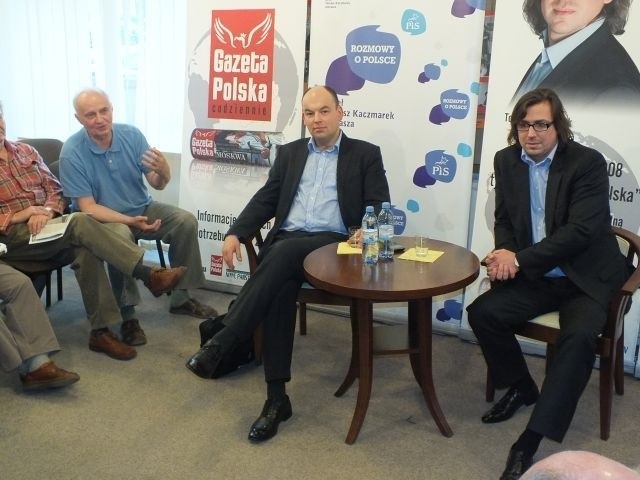 Jan Dziedziczak i Tomasz Kaczmarek krytykowali rząd PO podczas spotkania z mieszkańcami Starachowic.