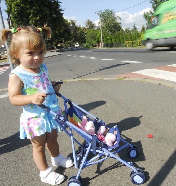 - Rodzice boją się o swoje dzieci. Kierowcy nie przestrzegają w tym miejscu ograniczenia prędkości do 40 km/h.