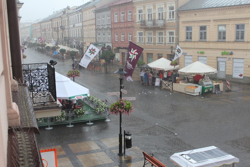 Burza przeszła nad Lublinem. Synoptycy ostrzegają przed gradem