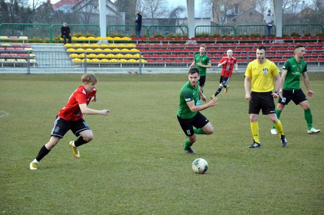 W spotkaniu 26. kolejki rozgrywek grupy czwartej piłkarskiej trzeciej ligi Stal Stalowa Wola doznała porażki na wyjeździe z Wólczanką Wólką Pełkińską. Sprawdź, jak oceniliśmy zielono-czarnych za ten pojedynek w skali 1-10!