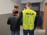 29-letni recydywista spod Bydgoszczy przed policjantami schował się pod... kocem