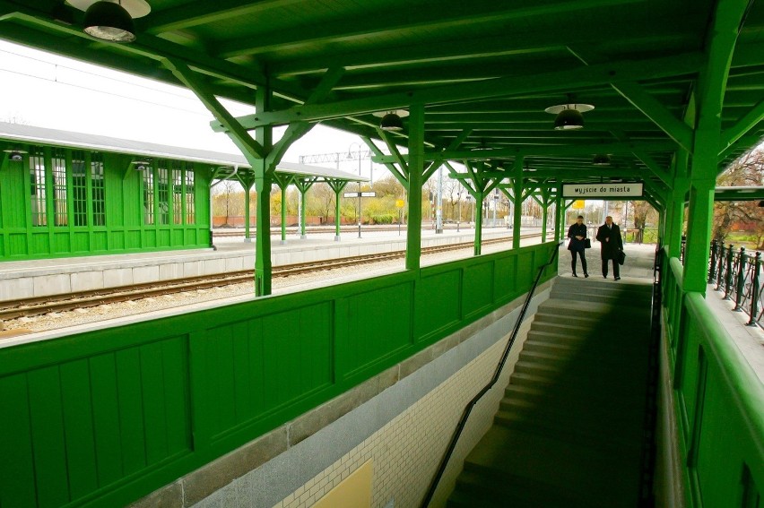 Wrocław, wyremontowany dworzec kolejowy na osiedlu Leśnica