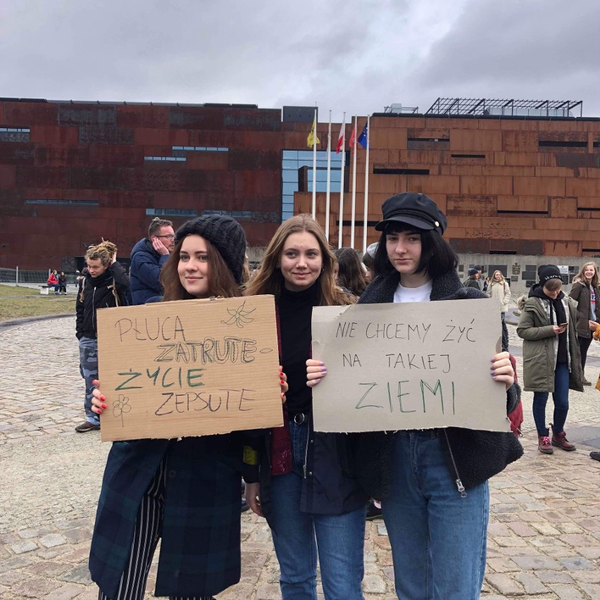 Młodzieżowy Strajk Klimatyczny na Placu Solidarności w...