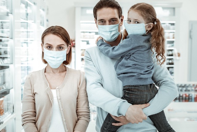 Apteka to placówka ochrony zdrowia publicznego, więc obowiązują tam takie same zasady odnośnie zakrywania ust i nosa, jak w np. w przychodniach lekarskich.