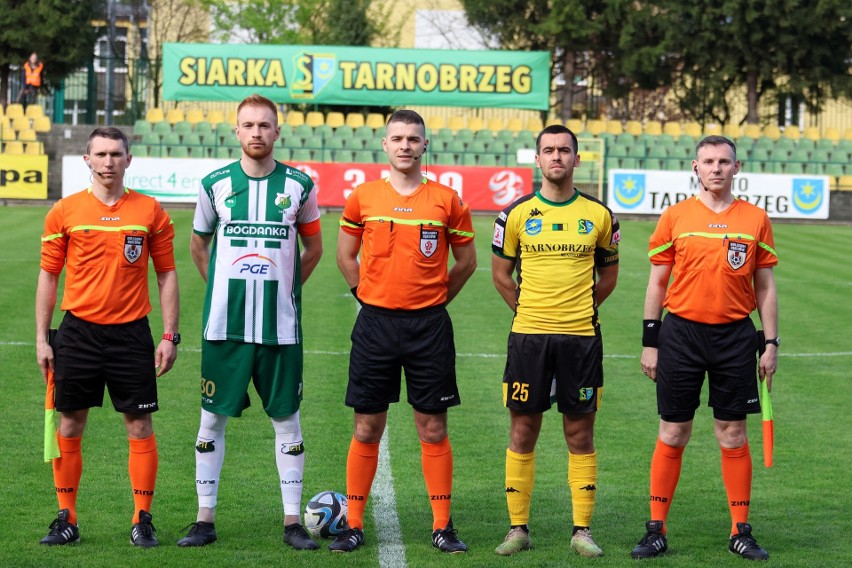 Siarka Tarnobrzeg zdobyła pięć goli w meczu z Chełmianką. Dublety Orlika i Iwao.