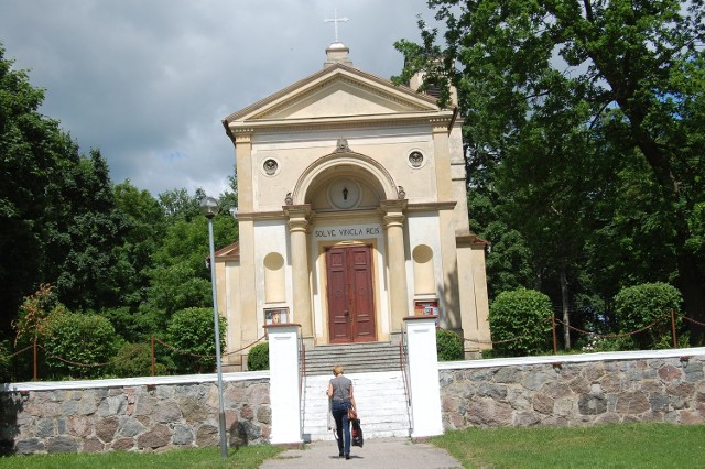 Dawna kaplica pałacowa w Potulicach po wojnie pełniła rolę  magazynu. Kościołem parafialnym jest od 1980 r.