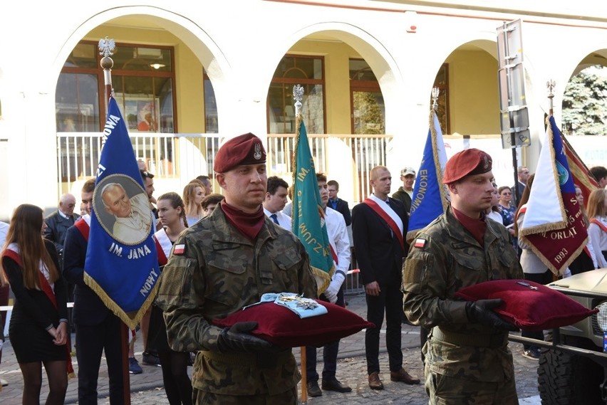 Nowy Sącz. Tłumy sądeczan na powtórnym pochówku gen. Bronisława Pierackiego